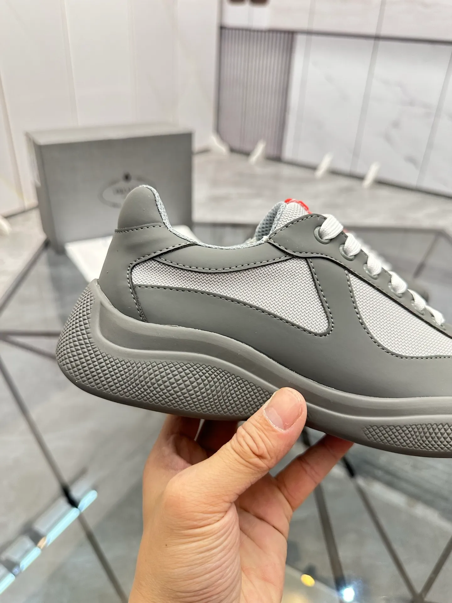 Men's shoes: 💰P360¥ Product trademark: Prada *"Prada*" low-top casual shoes Regular size: 35-47 (can be customized to 48) couple style Product materials: imported silk leather upper, breathable lining, original outsole. Number: 943